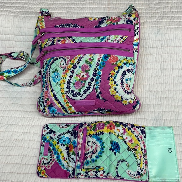 Vera Bradley Triple Zip Crossbody and Wallet - Picture 5 of 16